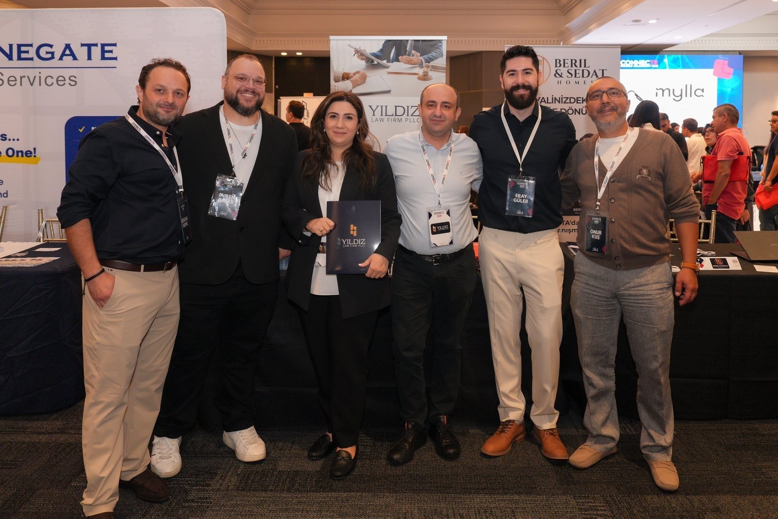 13 Eylül 2026 ConnecTR etkinliğinde Yıldız Law standından grup fotoğrafı